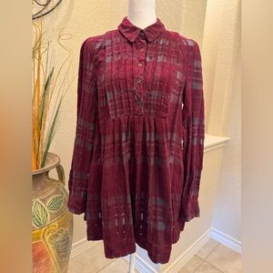 FREE PEOPLE Baby Blues Burgundy Plaid
Flannel Top Women’s Size Small